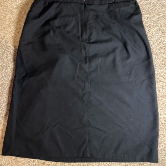 Black skirt - Picture 5 of 7